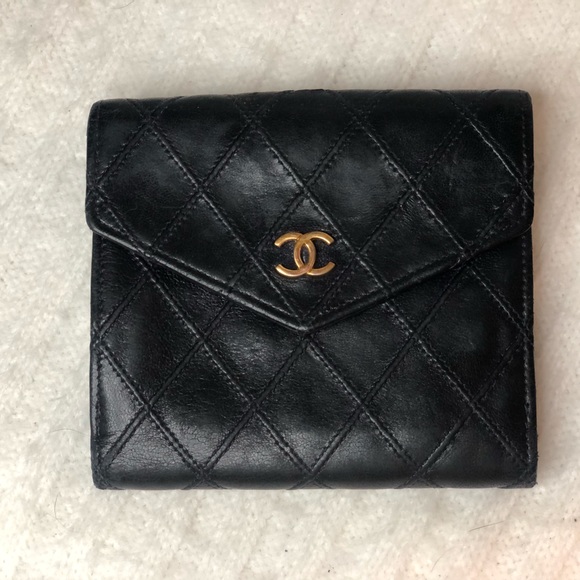 CHANEL Navy Quilted Lambskin Compact Wallet 24k Gold Hardware - Picture 2 of 15
